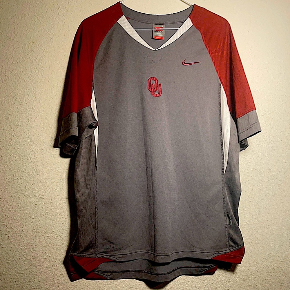 THE UNIVERSITY OF OKLAHOMA NIKE SHIRT
